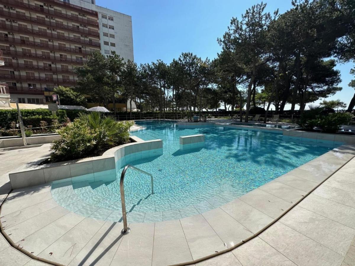 Residence Cristallo 4H Lignano Sabbiadoro Eksteriør bilde